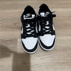 Nike dunks Black and White